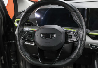 Подержанный автомобиль Geely Coolray 2023 года (17 фото)