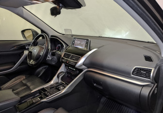 Подержанный автомобиль Mitsubishi Eclipse Cross 2018 года (11 фото)