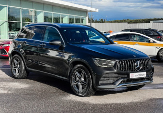 Подержанный автомобиль Mercedes-Benz GLC AMG 2021 года (3 фото)