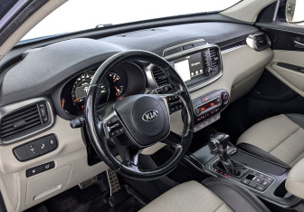Подержанный автомобиль Kia Sorento 2018 года (15 фото)