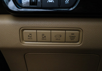 Подержанный автомобиль Kia Carnival 2020 года (32 фото)