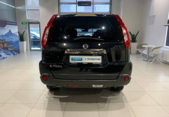 Подержанный автомобиль Nissan X-Trail 2013 года (5 фото)