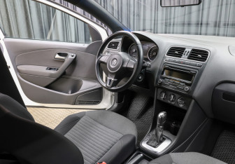 Подержанный автомобиль Volkswagen Polo Hatchback 2012 года (11 фото)