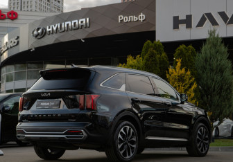 Подержанный автомобиль Kia Sorento 2022 года (4 фото)