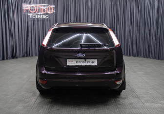 Подержанный автомобиль Ford Focus Hatchback 2010 года (6 фото)