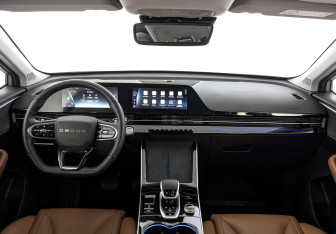 Подержанный автомобиль Omoda C5 2024 года (14 фото)