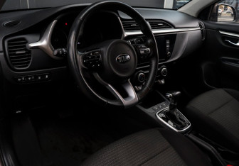 Подержанный автомобиль Kia Rio Sedan 2021 года (11 фото)