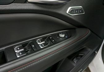 Подержанный автомобиль Geely Tugella 2023 года (12 фото)