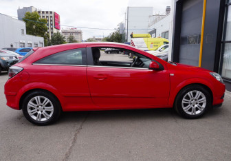 Подержанный автомобиль Opel Astra Hatchback 2008 года (4 фото)