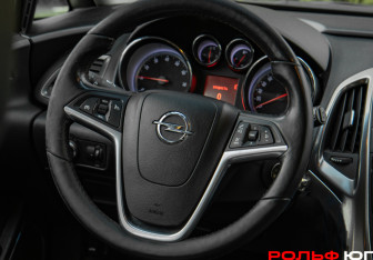 Подержанный автомобиль Opel Astra Hatchback 2011 года (10 фото)