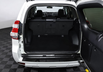 Подержанный автомобиль Toyota Land Cruiser Prado 2016 года (9 фото)