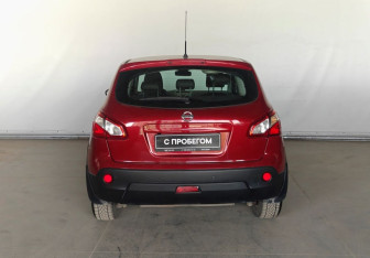 Подержанный автомобиль Nissan Qashqai 2012 года (6 фото)