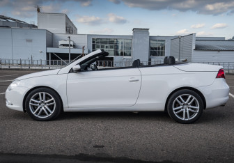 Подержанный автомобиль Volkswagen Eos 2010 года (8 фото)