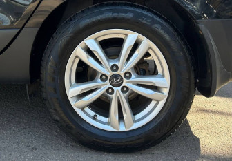 Подержанный автомобиль Hyundai ix35 2014 года (16 фото)