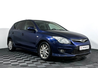 Подержанный автомобиль Hyundai i30 Hatchback 2010 года (3 фото)