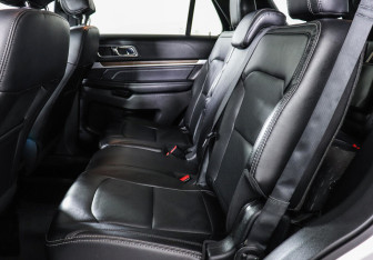 Подержанный автомобиль Ford Explorer 2017 года (11 фото)