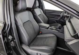 Подержанный автомобиль Toyota Camry Sedan 2024 года (23 фото)