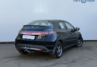 Подержанный автомобиль Honda Civic Hatchback 2011 года (5 фото)