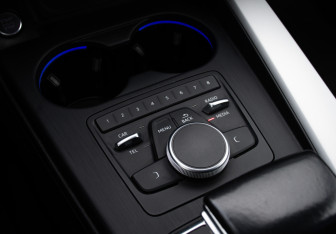 Подержанный автомобиль Audi A4 Sedan 2019 года (19 фото)