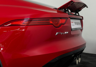 Подержанный автомобиль Jaguar F-Type Coupe 2015 года (23 фото)