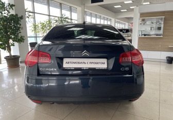 Подержанный автомобиль Citroen C5 Sedan 2010 года (6 фото)