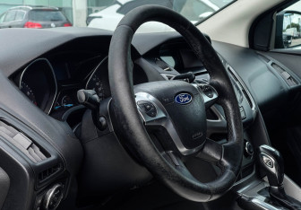 Подержанный автомобиль Ford Focus Hatchback 2013 года (13 фото)