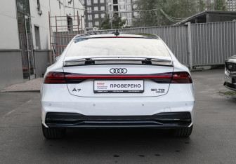 Подержанный автомобиль Audi A7 2021 года (5 фото)