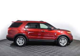 Подержанный автомобиль Ford Explorer 2012 года (4 фото)