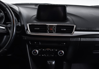 Подержанный автомобиль Mazda 3 Sedan 2018 года (11 фото)