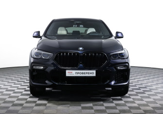 Подержанный автомобиль BMW X6 2021 года (2 фото)