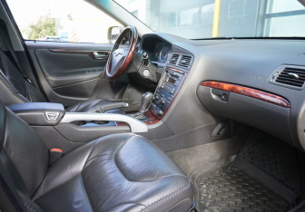 Подержанный автомобиль Volvo XC70 2007 года (11 фото)