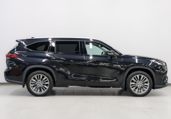 Подержанный автомобиль Toyota Highlander 2024 года (4 фото)