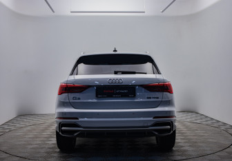 Подержанный автомобиль Audi Q3 2021 года (6 фото)