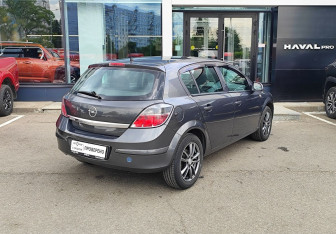 Подержанный автомобиль Opel Astra Hatchback 2012 года (5 фото)