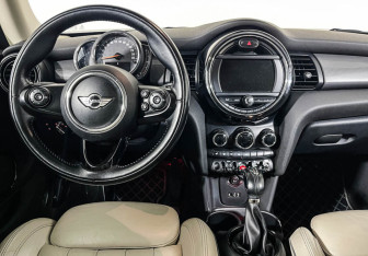 Подержанный автомобиль MINI Hatch 2017 года (12 фото)