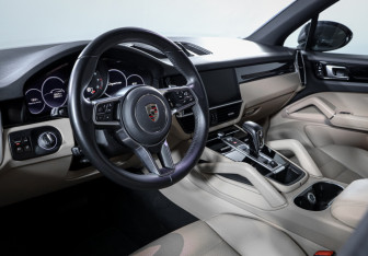 Подержанный автомобиль Porsche Cayenne 2021 года (14 фото)