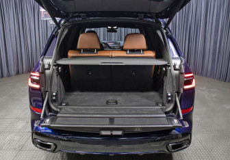 Подержанный автомобиль BMW X7 2022 года (11 фото)