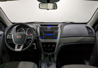 Подержанный автомобиль Geely Emgrand X7 2015 года (22 фото)