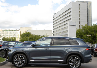 Подержанный автомобиль Geely Monjaro 2023 года (6 фото)