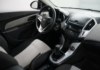 Подержанный автомобиль Chevrolet Cruze Sedan 2013 года (10 фото)