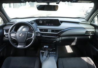 Подержанный автомобиль Lexus UX 2019 года (12 фото)