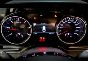 Подержанный автомобиль Kia Carnival 2021 года (12 фото)
