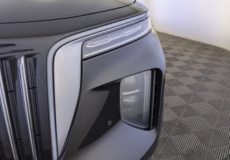 Подержанный автомобиль Hongqi E-HS9 2021 года (16 фото)