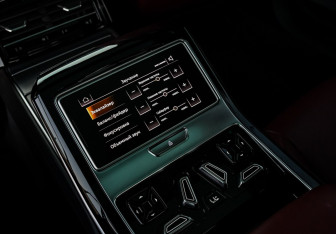 Подержанный автомобиль Audi S8 2020 года (24 фото)