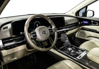 Подержанный автомобиль Kia Carnival 2021 года (8 фото)