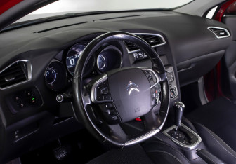 Подержанный автомобиль Citroen C4 Hatchback 2012 года (10 фото)