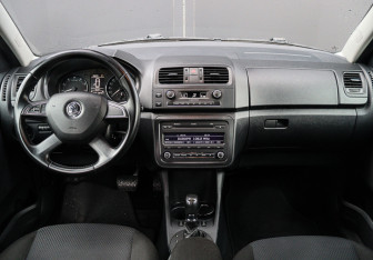 Подержанный автомобиль Skoda Fabia Hatchback 2013 года (9 фото)