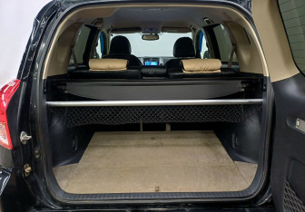 Подержанный автомобиль Toyota RAV4 2007 года (10 фото)