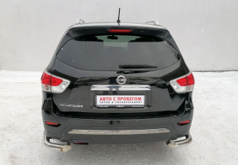 Подержанный автомобиль Nissan Pathfinder 2014 года (6 фото)