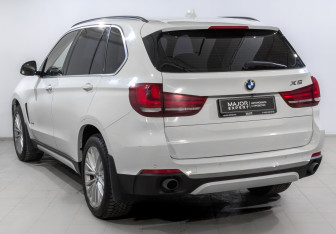 Подержанный автомобиль BMW X5 2015 года (7 фото)